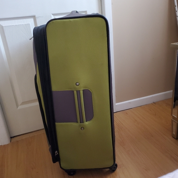 Samsonite Large Softside Spinner - Picture 3 of 9
